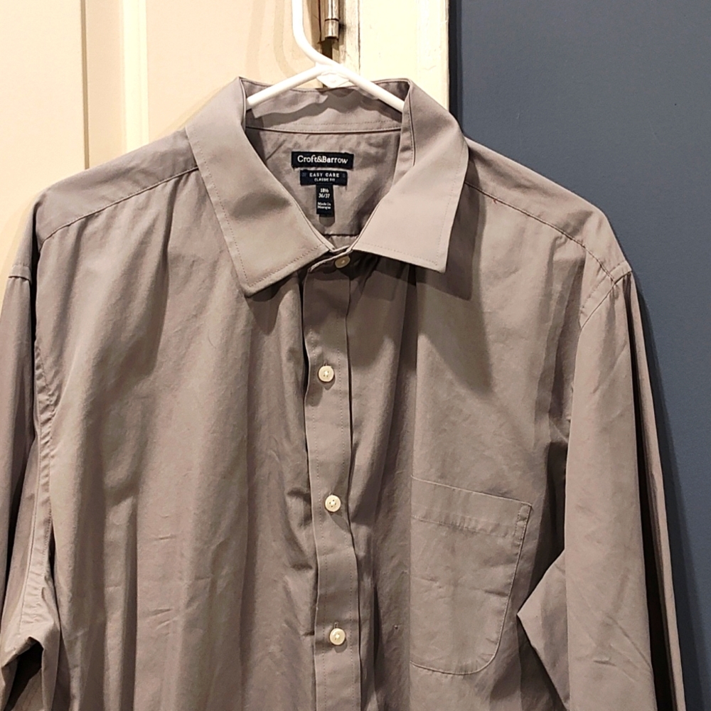 Croft& Barrow Men's Button Down Gray Classic Fit Dress Shirt 18 1/2. 36/37